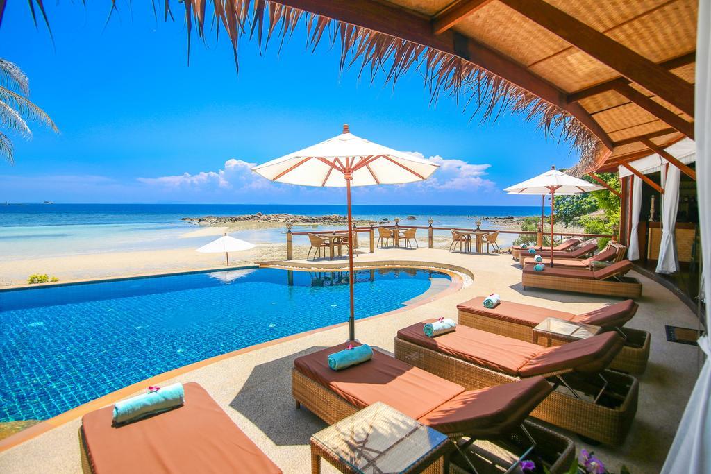 Resort Beyond The Blue Horizon Boutique