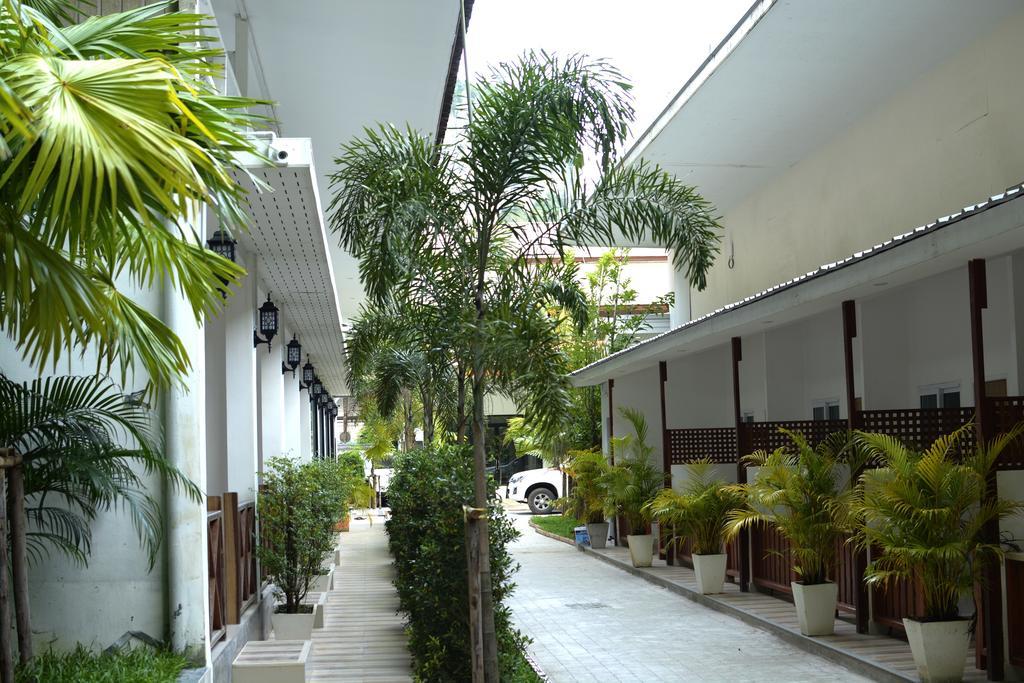 Irest Seafront Hostel *
