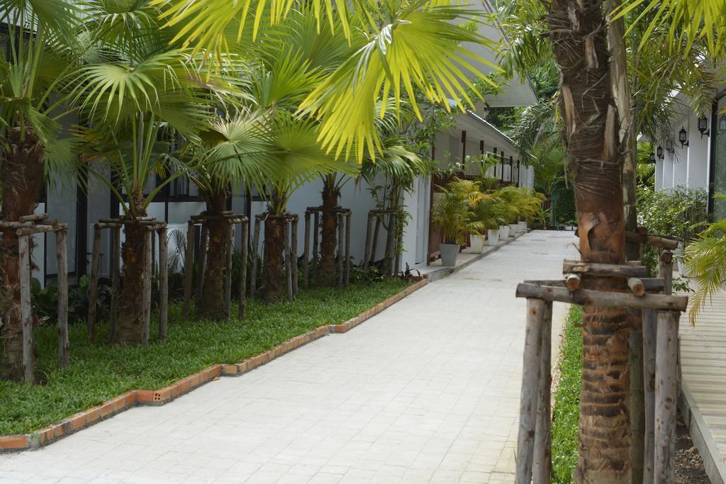 Irest Seafront Hostel *