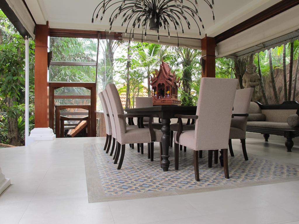 Villa The Three Elephants *