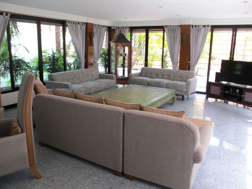 Villa The Three Elephants *