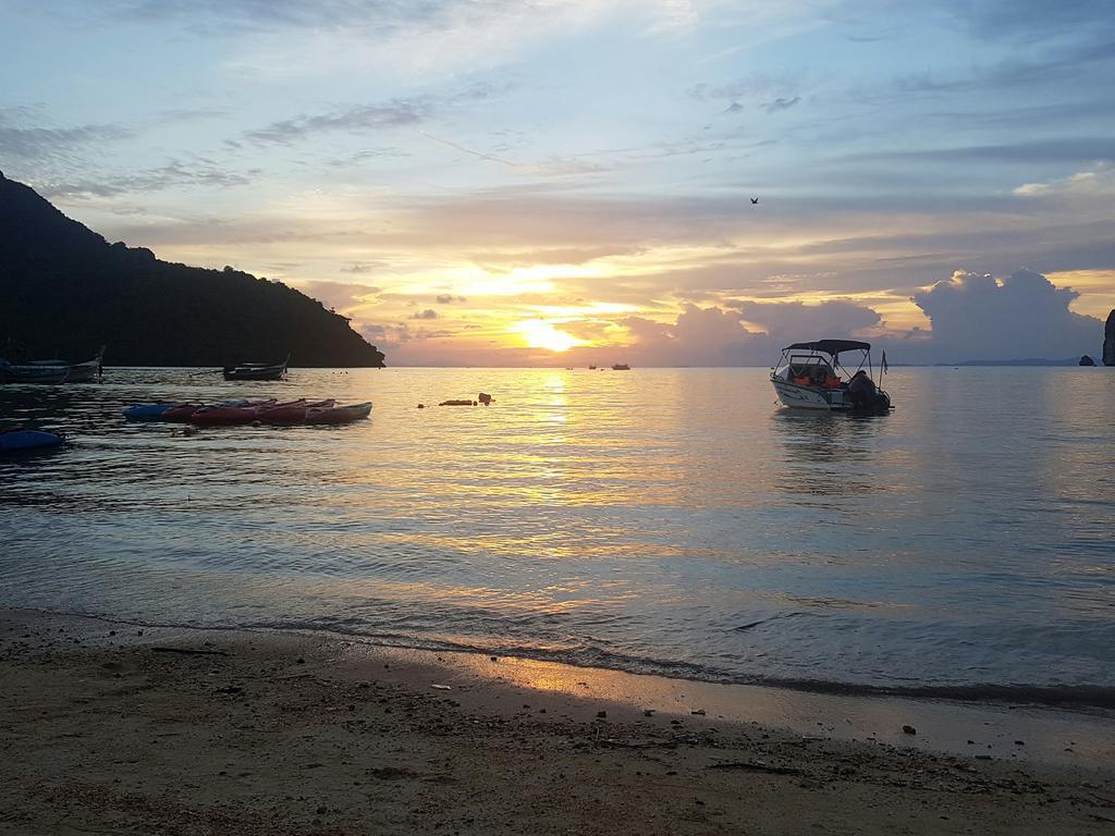 Guest house Dalum Beachhouse 2*