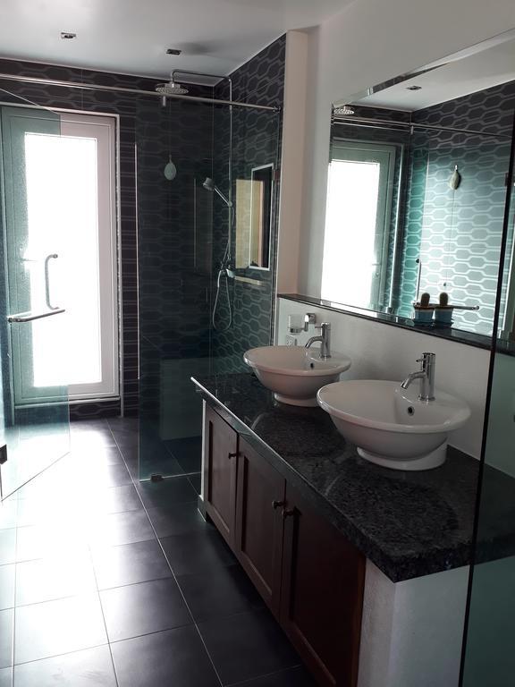 Halfmoon House * Koh Chang