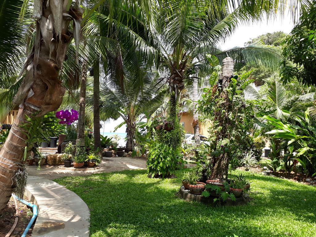 Halfmoon House Guest house