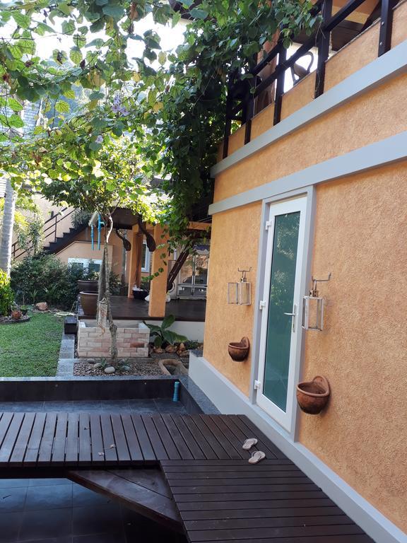 Halfmoon House Guest house *