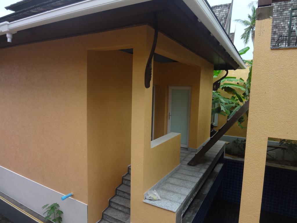 Halfmoon House