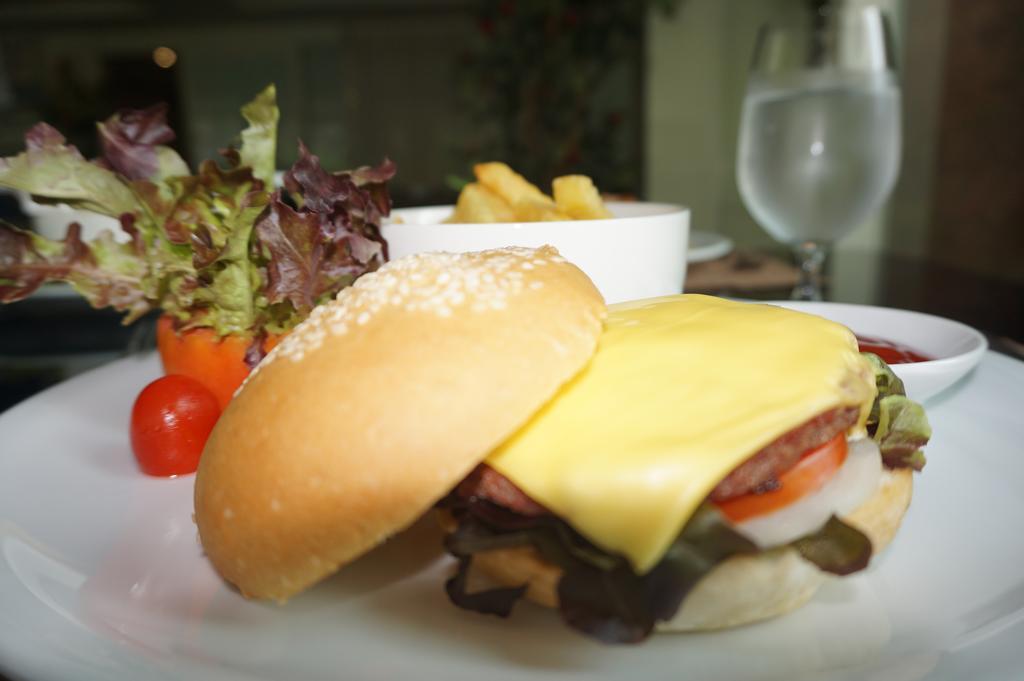 Roseate Hotel