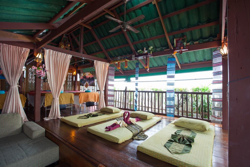 Hotel The Expat Patong