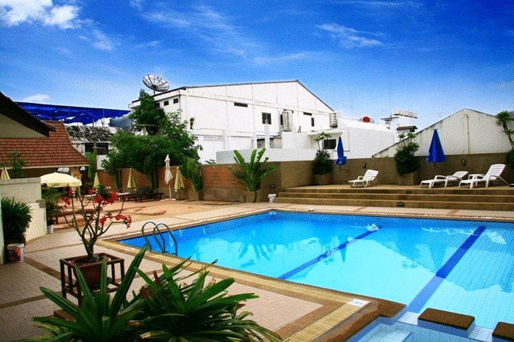 Tanawit & Hotel