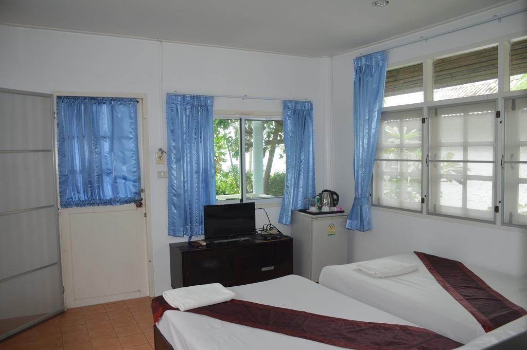 Bangrak Club Guest house