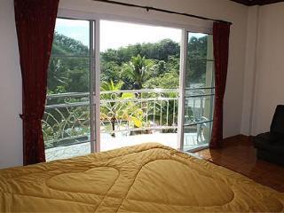 Rai Rom Yen Sha Apartment *