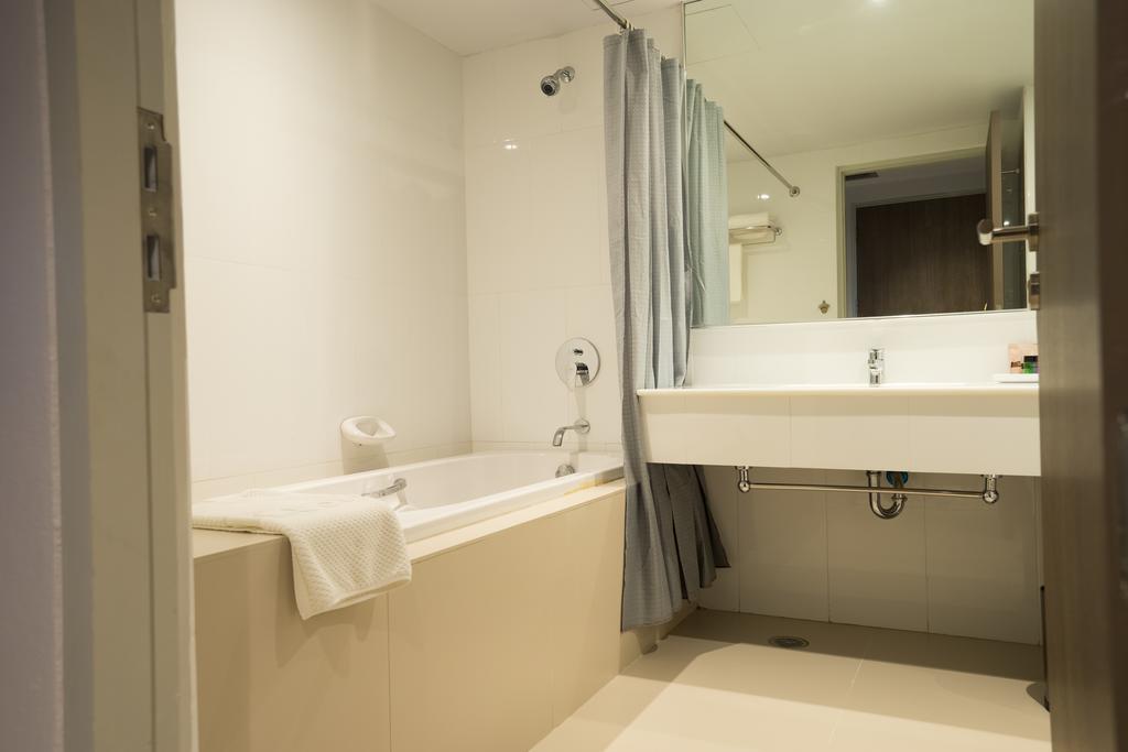 Hotel New Season Square