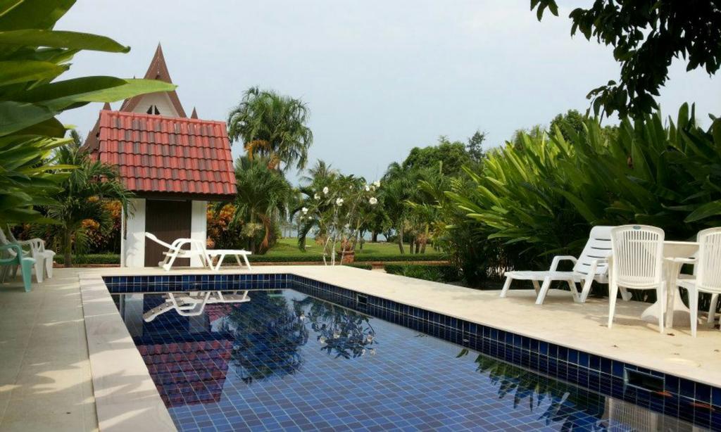 Lilly Villa