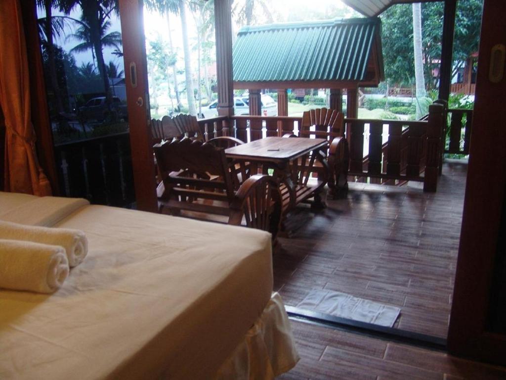 Mac's Bay Baan Tai