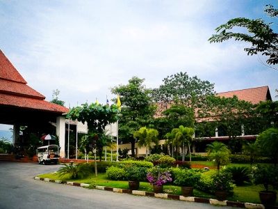 Resort Golden Pine And Chiang Rai
