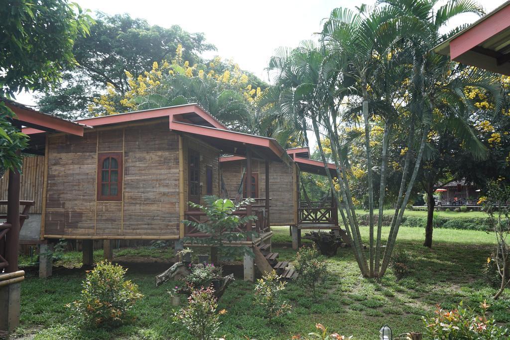 Resort Family Hut *