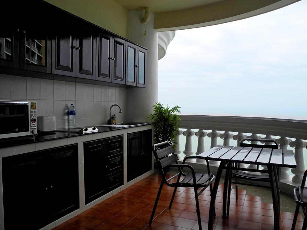 Sky Orchid Beachfront Apartment *