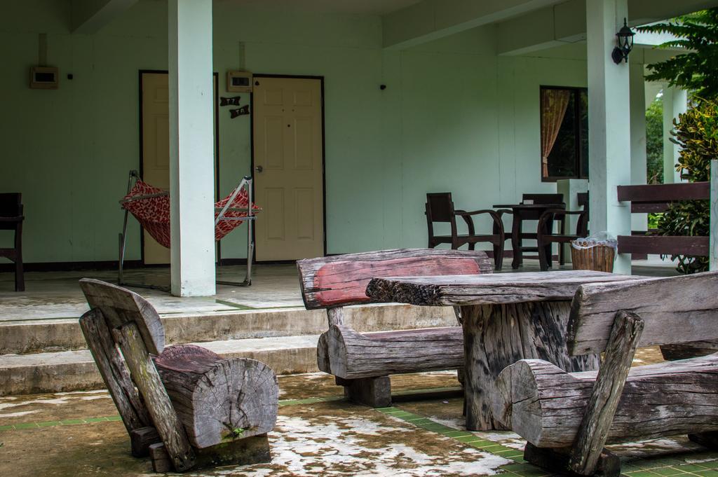 Backpackers Paradise (adults Only)