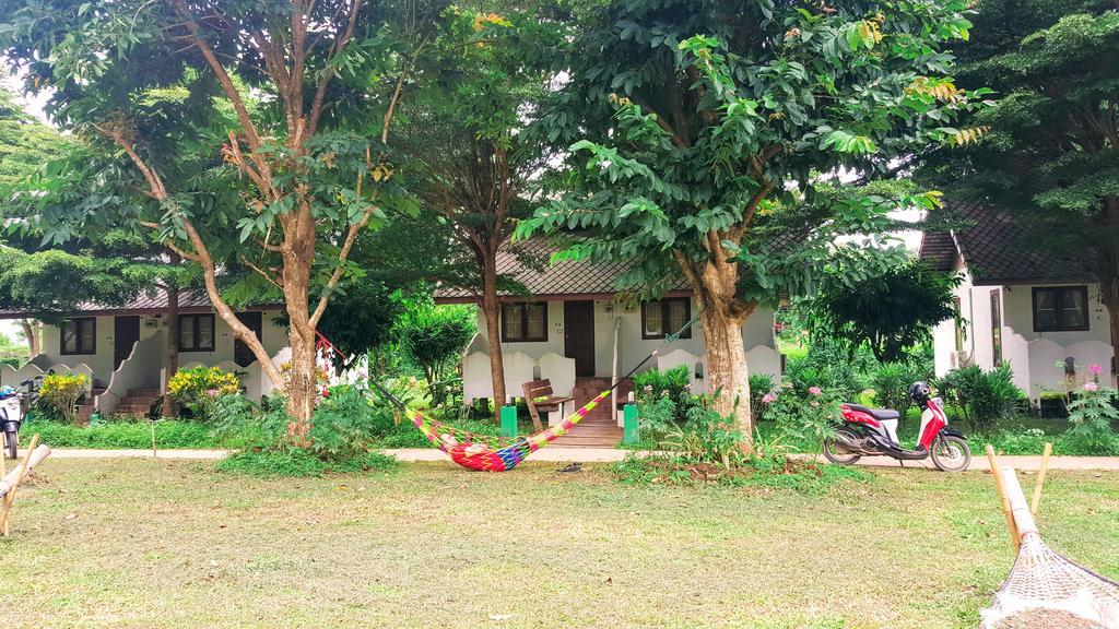 Backpackers Paradise (adults Only)