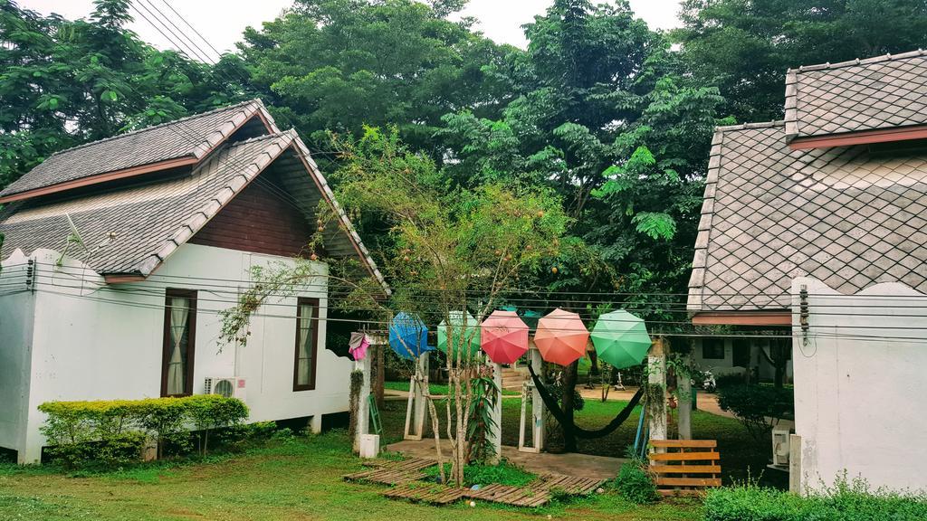 Backpackers Paradise (adults Only)