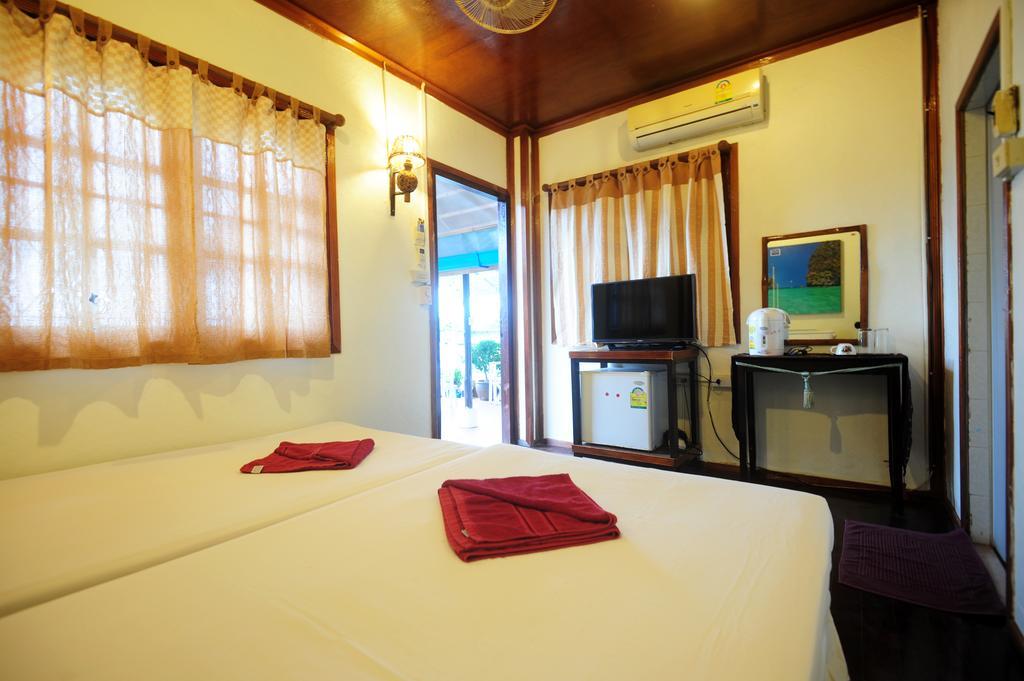 Hostel October Phi Phi Don