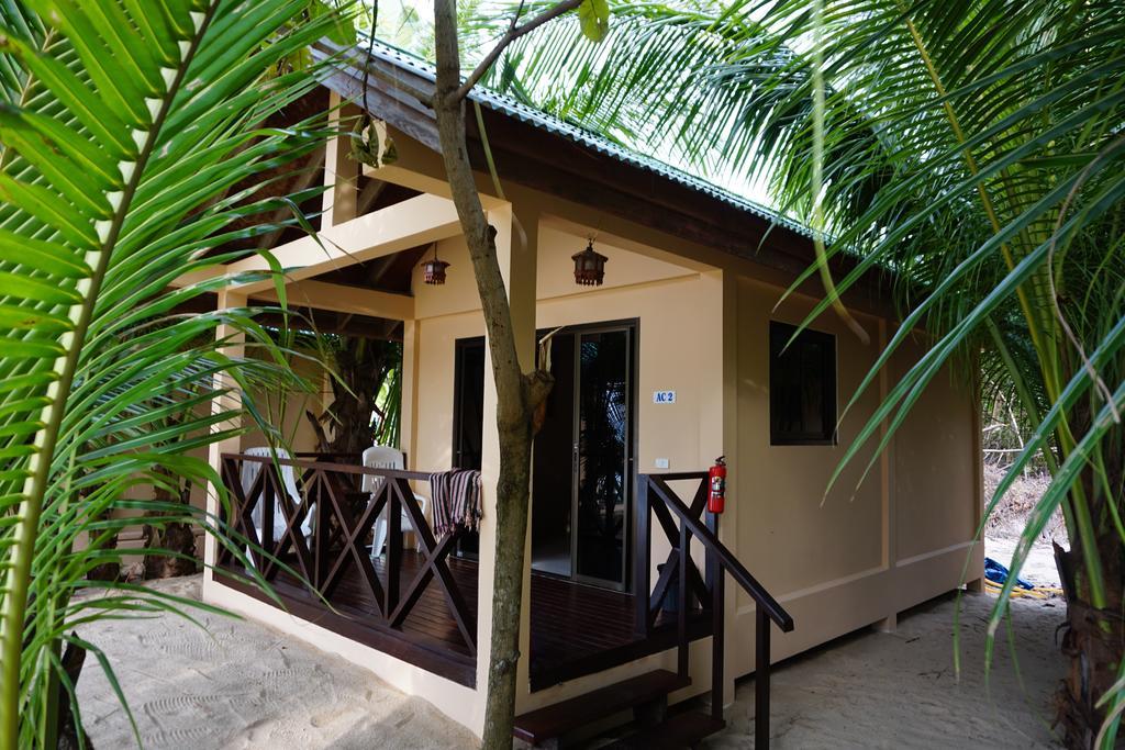 Moonhut Mae Nam