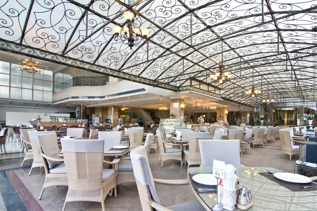 Lk The Empress Hotel