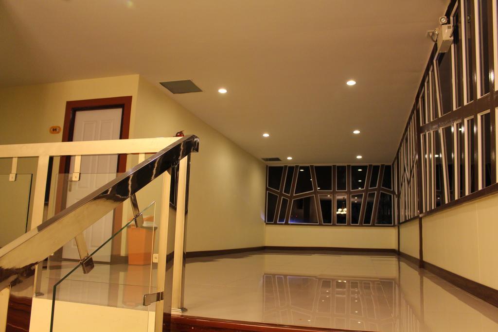 The Lephant Hotel Surat Thani
