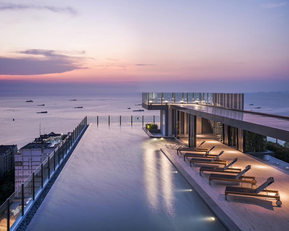 Many The Base * Pattaya