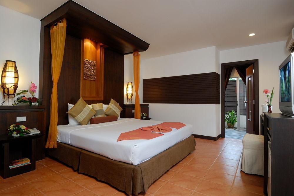 Hotel The Island &