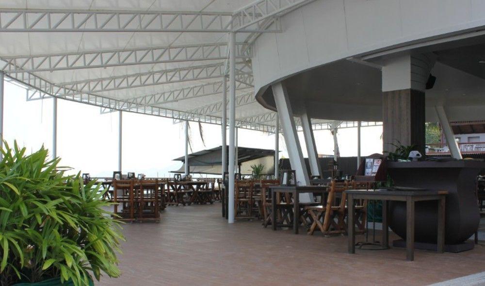 The Island & Hotel 2*