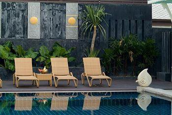 The Island & Hotel 2*
