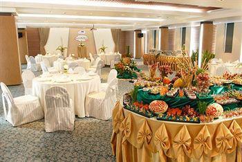 Hotel The Island &