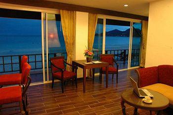 The Island & Hotel 2*