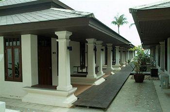 Hotel The Island &