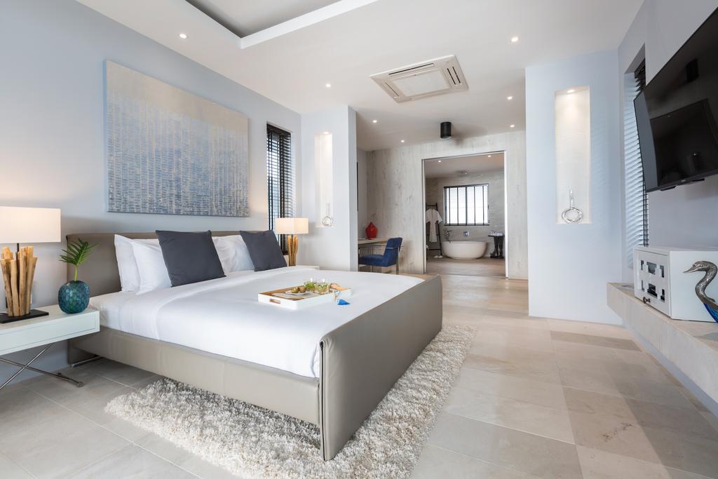 Villa Yo Barefoot Waterfront Luxury