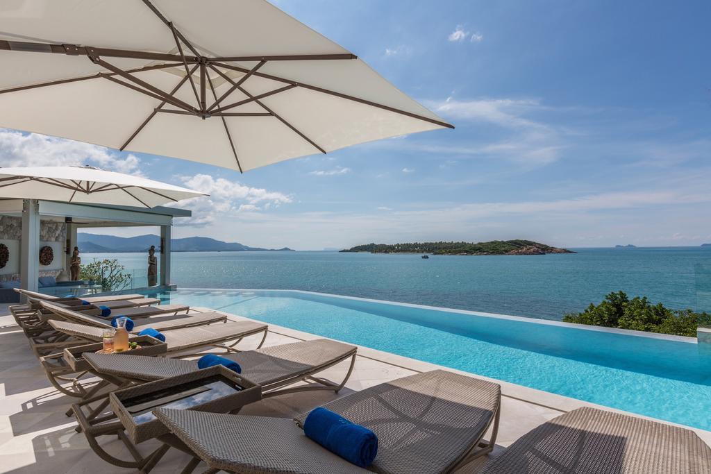 Yo Barefoot Waterfront Luxury