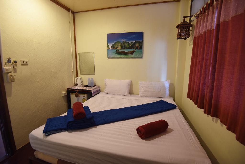 October Hostel Phi Phi Don