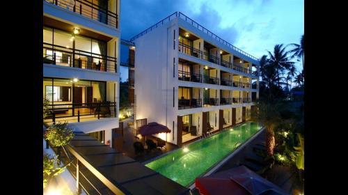 Hotel The Kris Condotel