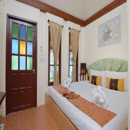 Hotel Al's Hut 2*