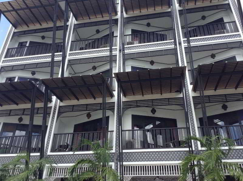Dee Andaman Hotel 3*