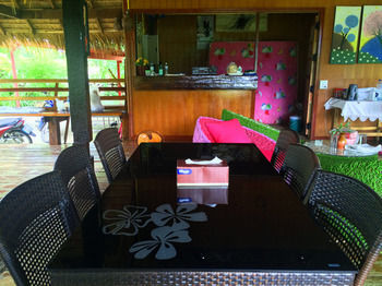 Makanai Hotel 2*
