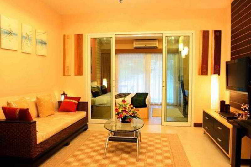 Aparthotel Whispering Palms 4*
