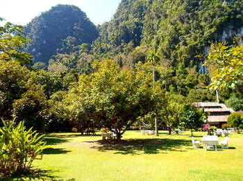 The Cliff & River Jungle Hotel Phanom
