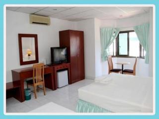 Welcome @ Karon Beach. Single From Only 500 Baht Casa de hóspedes