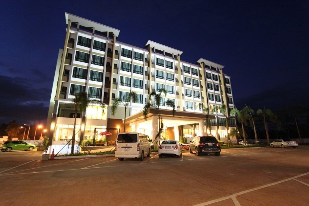 Hotel S Tara Grand Surat Thani