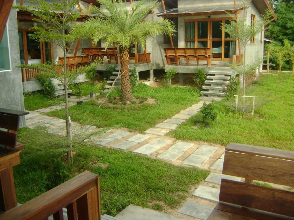Phangan Palm & Restaurant Resort