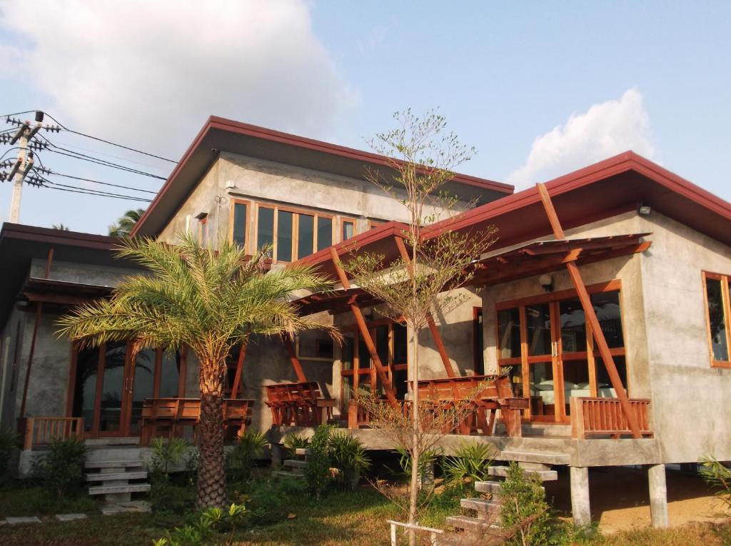 Phangan Palm & Restaurant 3*