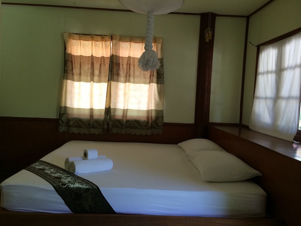 Seaview Rainbow Resort Srithanu