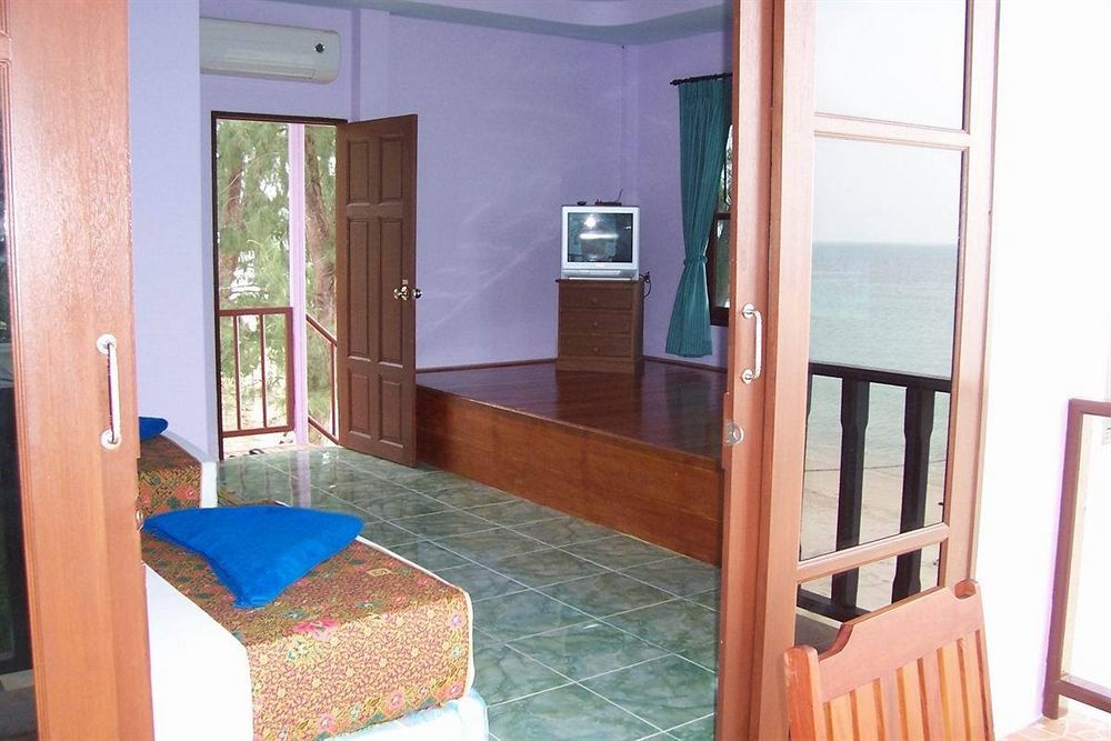 Siraya Beachfront Resort 3*